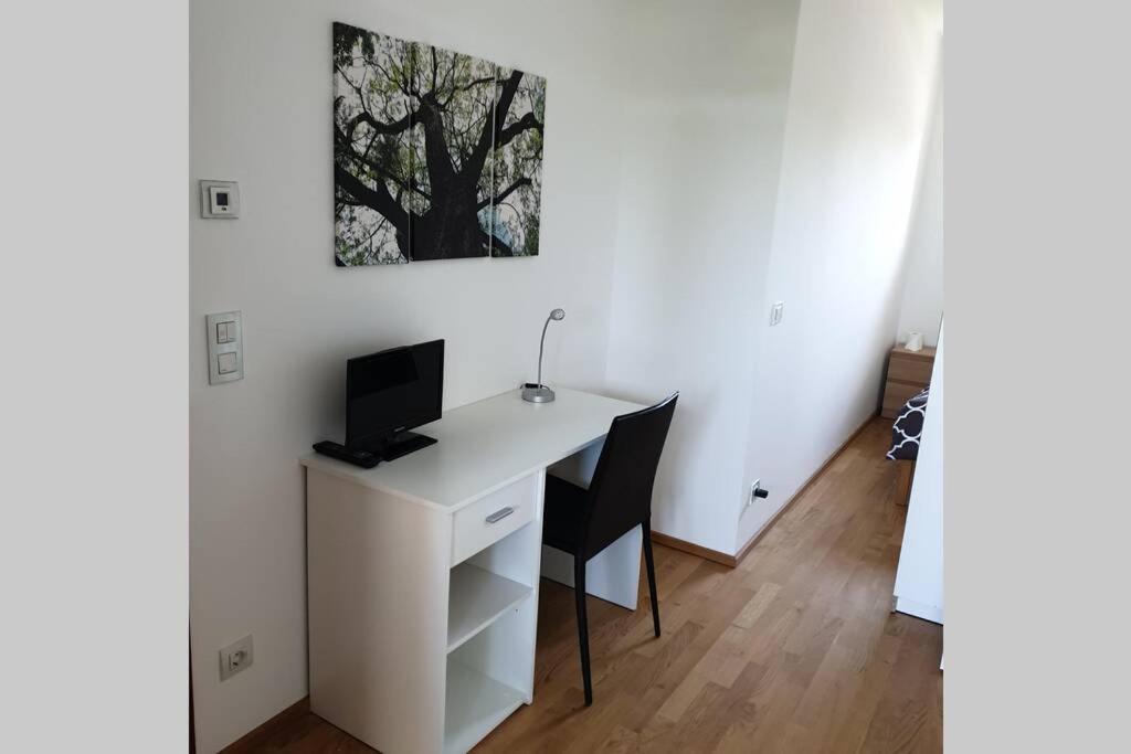 Ferienwohnung Comfy Plaza Aurolzmunster Exterior foto